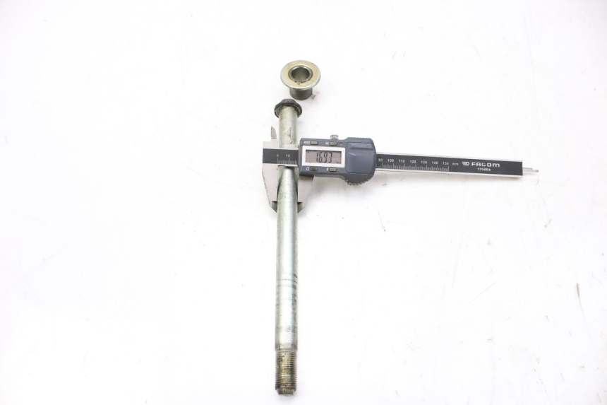 photo de FRONT WHEEL AXLE SUZUKI SV S 650 (1999 - 2002) - Technical close-up