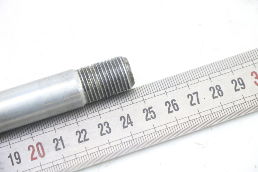 photo de FRONT WHEEL AXLE SUZUKI SV S 650 (2003 - 2009) - Alternative perspective