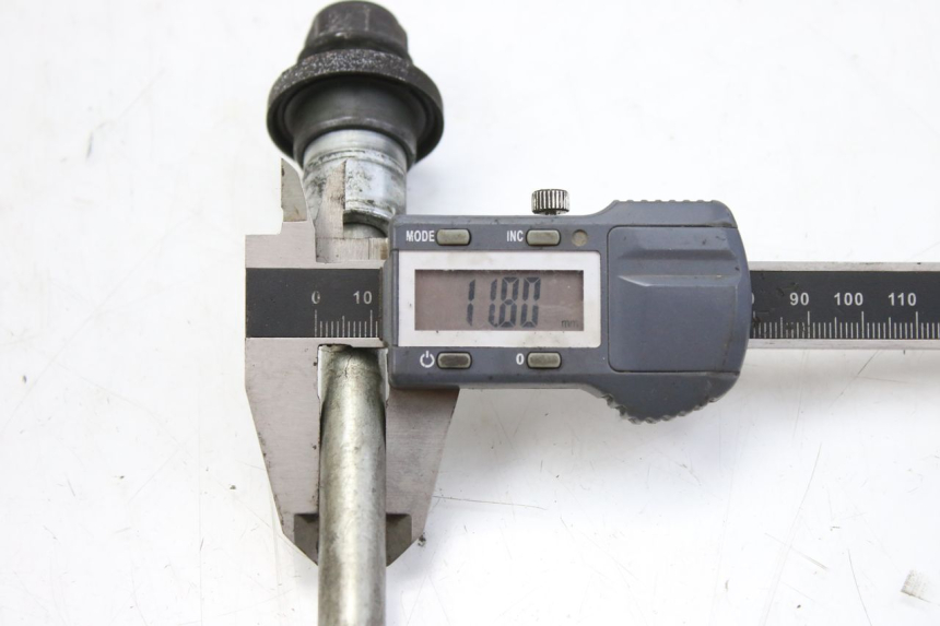 photo de FRONT WHEEL AXLE PEUGEOT SV 125 (1991 - 1994) - Technical close-up