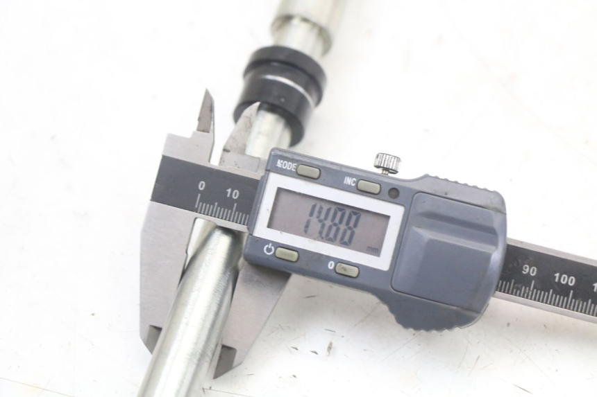 photo de FRONT WHEEL AXLE HUSQVARNA SVARTPILEN 401 (2018 - 2023) - Product overview