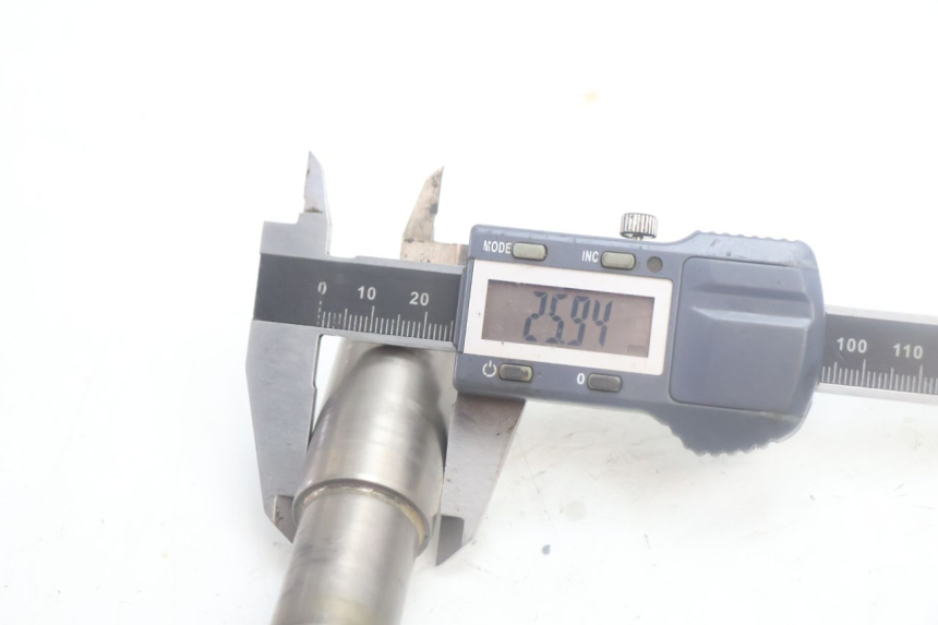 photo de FRONT WHEEL AXLE KTM SX 85 (2018 - 2024) - Fixing points details