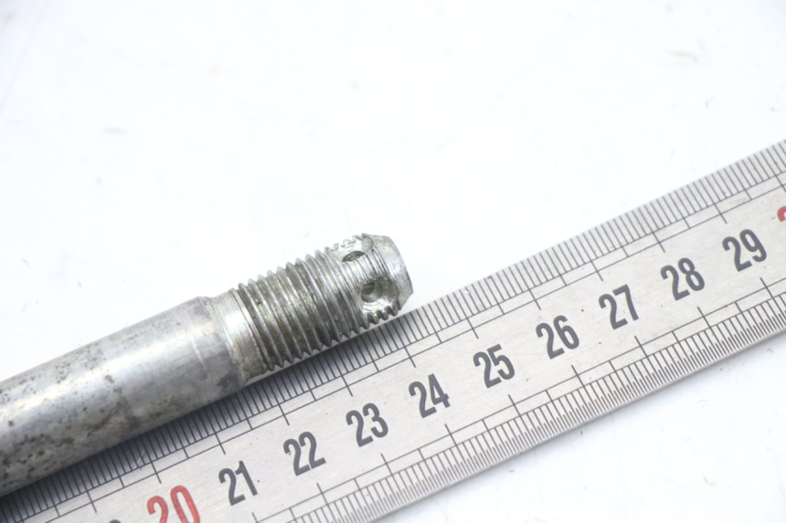 photo de FRONT WHEEL AXLE YAMAHA TDR DELTABOX 125 (1997 - 2003) - Alternative perspective