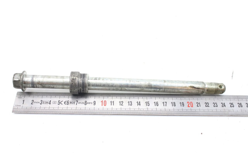 photo de FRONT WHEEL AXLE YAMAHA TDR DELTABOX 125 (1997 - 2003) - Technical close-up