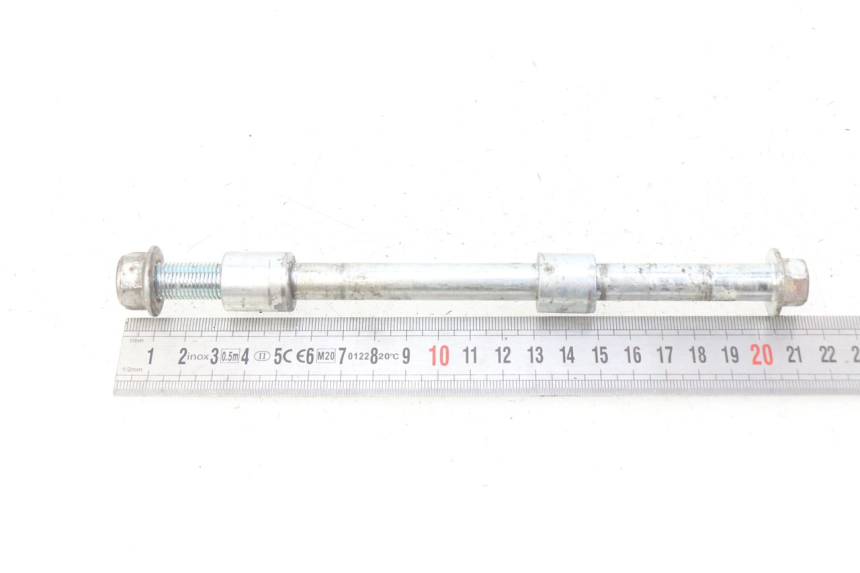 photo de FRONT WHEEL AXLE NITRO MOTORS THUNDER 125 - Technical close-up