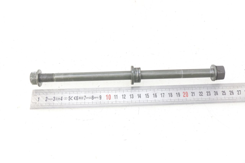 photo de FRONT WHEEL AXLE PEUGEOT TWEET ACTIVE 4T 50 (2018 - 2022) - Zoom on usage condition