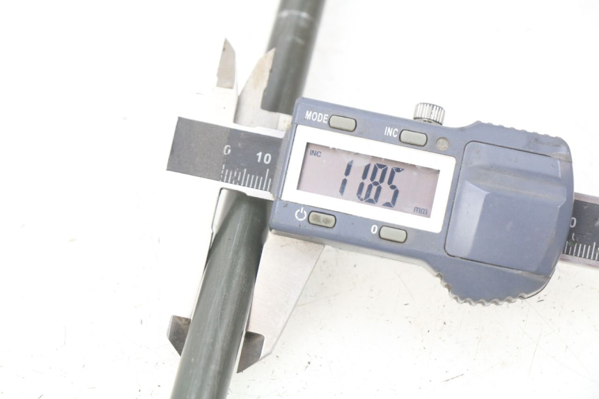 photo de FRONT WHEEL AXLE PEUGEOT TWEET ACTIVE 4T 50 (2018 - 2022) - Alternative perspective