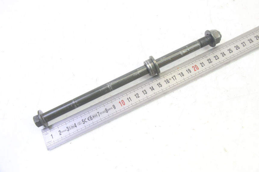 photo de FRONT WHEEL AXLE PEUGEOT TWEET PRO EFI 4T 50 (2021 - 2022) - Zoom on usage condition