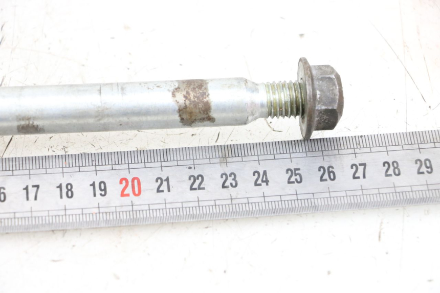 photo de FRONT WHEEL AXLE PIAGGIO TYPHOON 50 (2000 - 2009) - Zoom on usage condition
