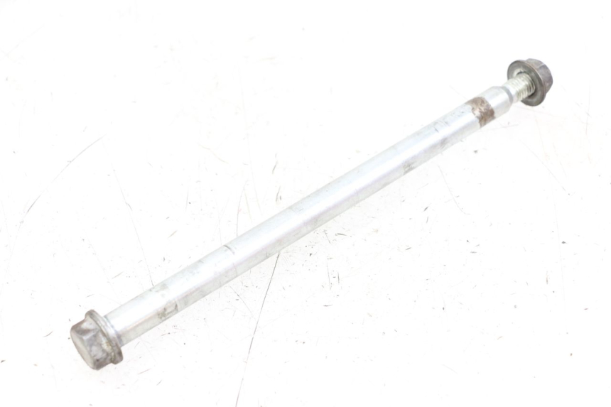 photo de FRONT WHEEL AXLE PIAGGIO TYPHOON 50 (2000 - 2009) - Technical close-up