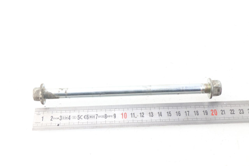 photo de FRONT WHEEL AXLE PEUGEOT V-CLIC VCLIC 50 (2007 - 2013) - Zoom on usage condition