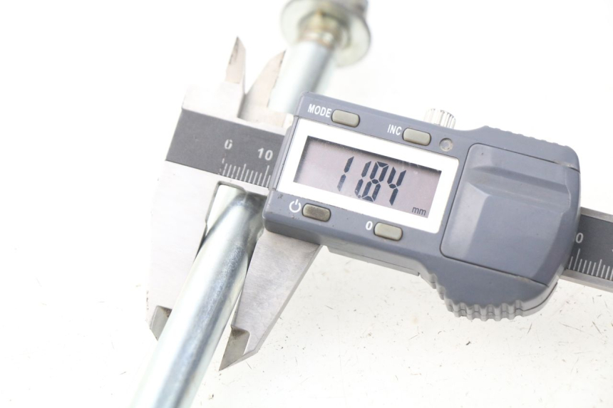 photo de FRONT WHEEL AXLE PEUGEOT V-CLIC VCLIC 50 (2007 - 2013) - Alternative perspective