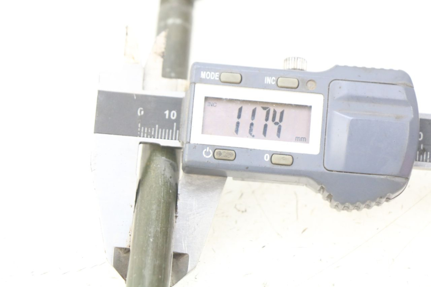 photo de FRONT WHEEL AXLE EUROCKA VIRTUALITY GT 4T 50 (2011 - 2017) - Alternative perspective