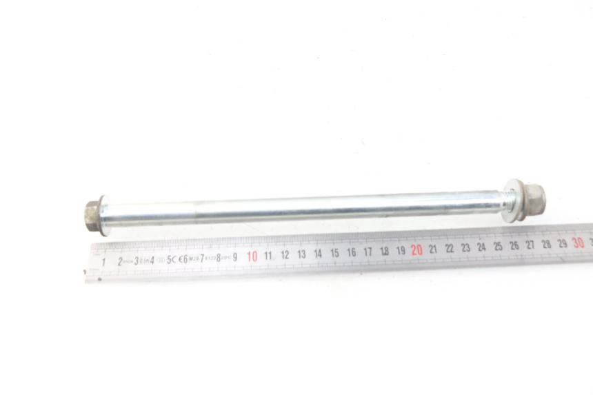 photo de FRONT WHEEL AXLE PEUGEOT VIVACITY NEW 4T 50 (2008 - 2017) - Zoom on usage condition