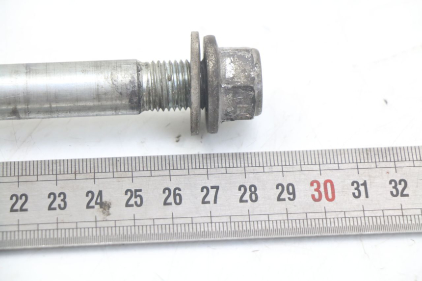 photo de FRONT WHEEL AXLE PEUGEOT VIVACITY 125 (2010 - 2017) - Alternative perspective