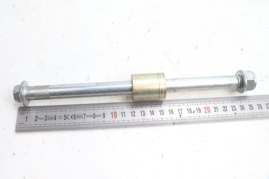 photo de FRONT WHEEL AXLE DAELIM VJ ROADWIN 125 (2004 - 2007) - Zoom on usage condition