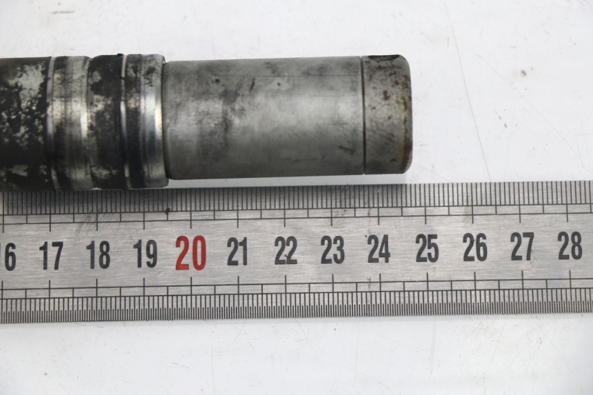 photo de FRONT WHEEL AXLE HONDA VTR F FIRESTORM 1000 (1997 - 2001) - Alternative perspective