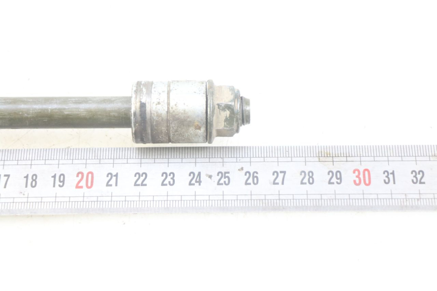 photo de FRONT WHEEL AXLE SYM WOLF SB 125 (2011 - 2018) - Alternative perspective