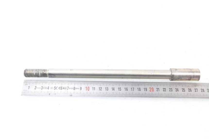 photo de FRONT WHEEL AXLE YAMAHA XMAX X-MAX ABS 125 (2014 - 2016) - Technical close-up