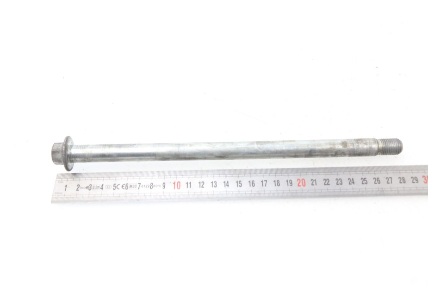 photo de FRONT WHEEL AXLE YAMAHA XMAX X-MAX 125 (2006 - 2009) - Zoom on usage condition