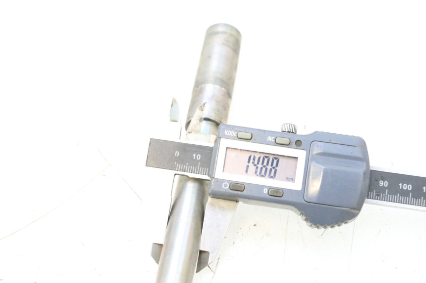 photo de FRONT WHEEL AXLE YAMAHA X-MAX XMAX 125 (2010 - 2013) - Product overview
