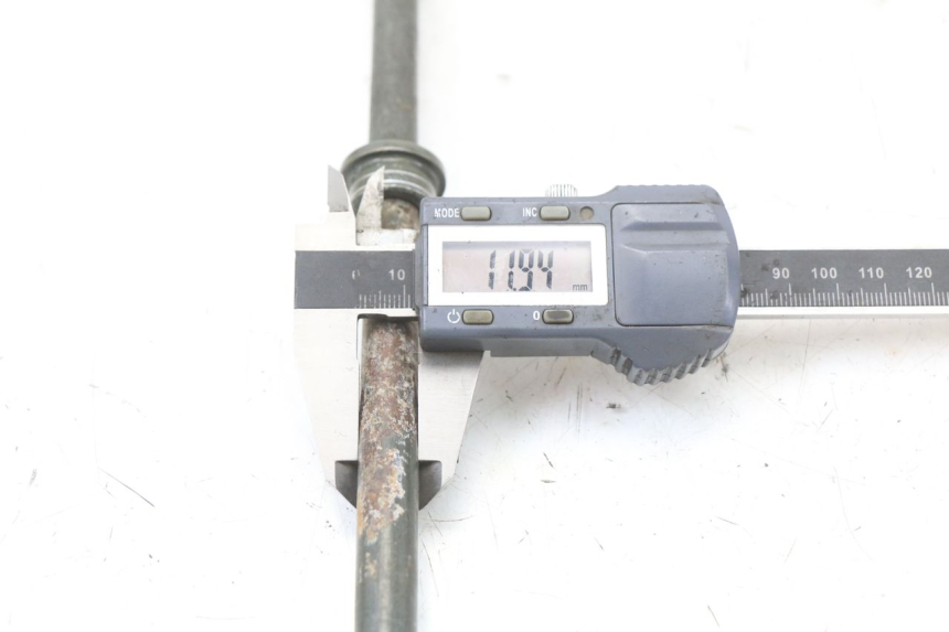 photo de FRONT WHEEL AXLE SYM X-PRO 4T 50 (2014 - 2021) - Zoom on usage condition