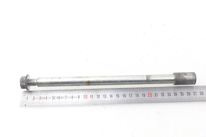 photo de FRONT WHEEL AXLE PIAGGIO X9 125 (2000 - 2003) - Zoom on usage condition