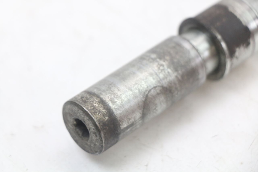 photo de Front wheel axle KYMCO XCITING 250 (2006 - 2009) - Zoom on usage condition