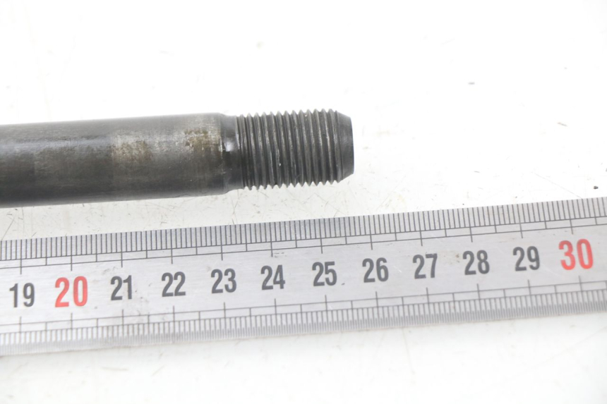 photo de FRONT WHEEL AXLE YAMAHA XJ600 XJ DIVERSION 600 (1992 - 1997) - Component detail