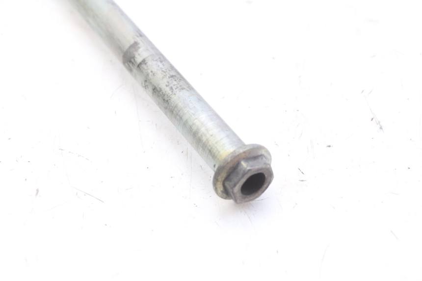 photo de FRONT WHEEL AXLE YAMAHA XJ600 XJ DIVERSION 600 (1992 - 1997) - Alternative perspective