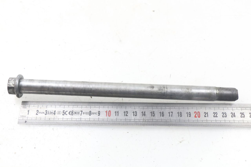 photo de FRONT WHEEL AXLE YAMAHA XJN XJ N DIVERSION 600 (1994 - 1997) - Component detail