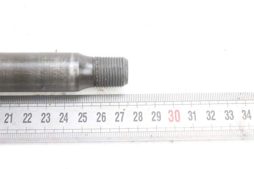 photo de FRONT WHEEL AXLE YAMAHA XJR 1300 (1998 - 2002) - Alternative perspective
