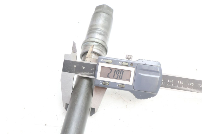 photo de FRONT WHEEL AXLE YAMAHA XJR 1300 (1998 - 2002) - Product overview