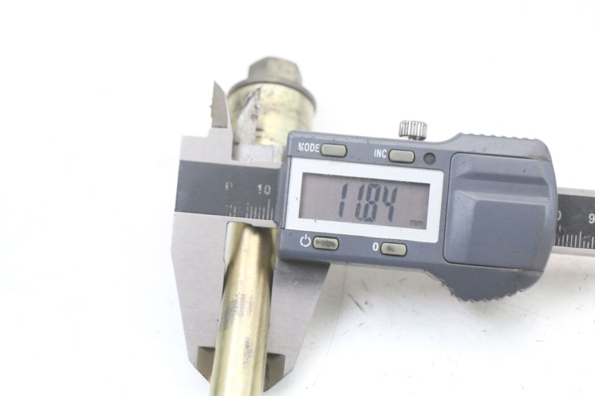 photo de FRONT WHEEL AXLE SYM XS 125 (2007 - 2016) - Alternative perspective