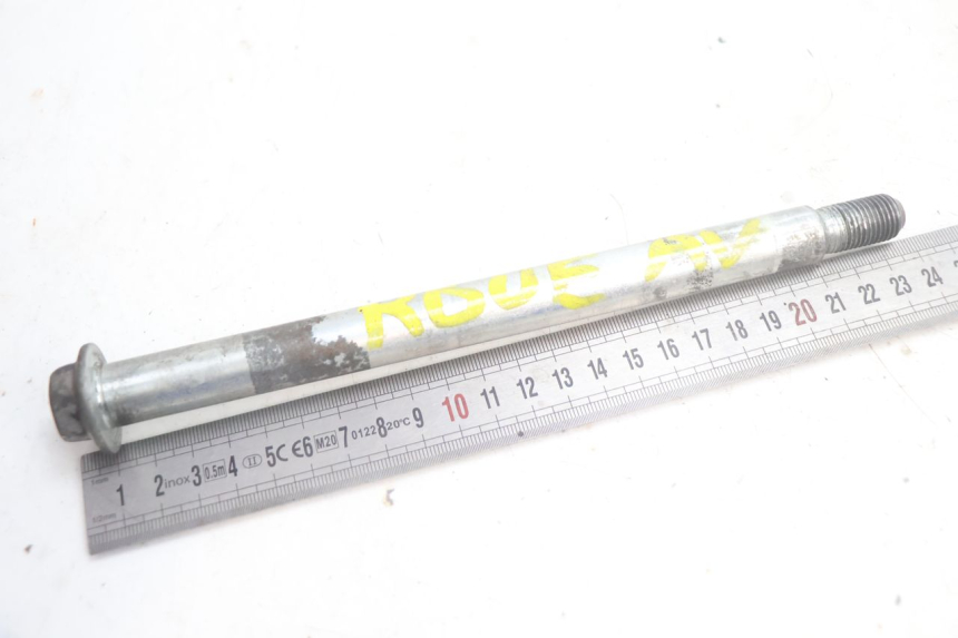 photo de FRONT WHEEL AXLE YAMAHA XV VIRAGO 535 (1988 - 2004) - Zoom on usage condition