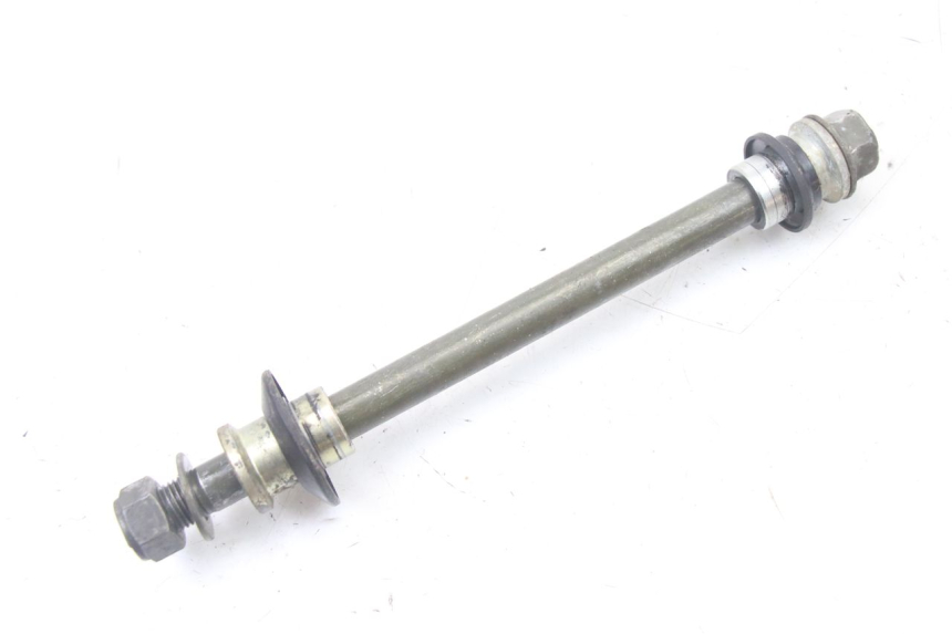 photo de FRONT WHEEL AXLE YAMAHA TTR 125 (2000 - 2020) - Zoom on usage condition