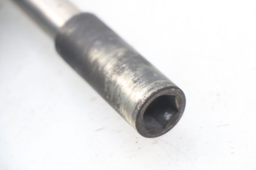 photo de FRONT WHEEL AXLE YAMAHA YP X-MAX XMAX 400 (2014 - 2017) - Product overview