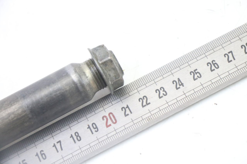 photo de FRONT WHEEL AXLE YAMAHA YZ-F YZF 250 (2014 - 2018) - Alternative perspective