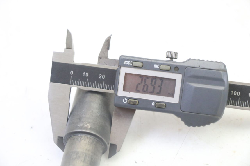 photo de FRONT WHEEL AXLE YAMAHA YZ-F YZF 250 (2014 - 2018) - Technical close-up