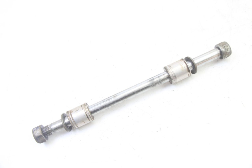 photo de FRONT WHEEL AXLE YAMAHA YZ 85 (2022 - 2025) - Component detail