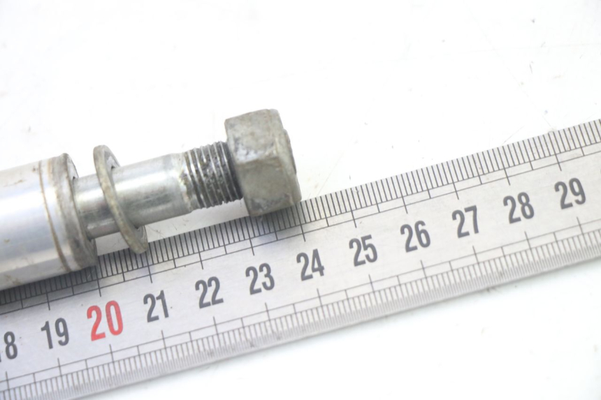 photo de FRONT WHEEL AXLE YAMAHA YZ 85 (2022 - 2025) - Alternative perspective