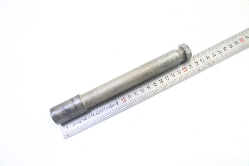 photo de FRONT WHEEL AXLE YAMAHA YZF YZ-F 450 (2014 - 2016) - Zoom on usage condition