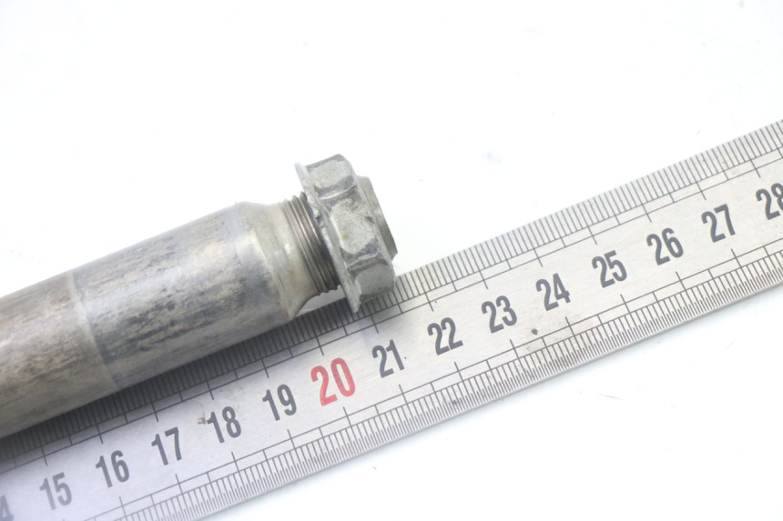 photo de FRONT WHEEL AXLE YAMAHA YZF YZ-F 450 (2014 - 2016) - Alternative perspective