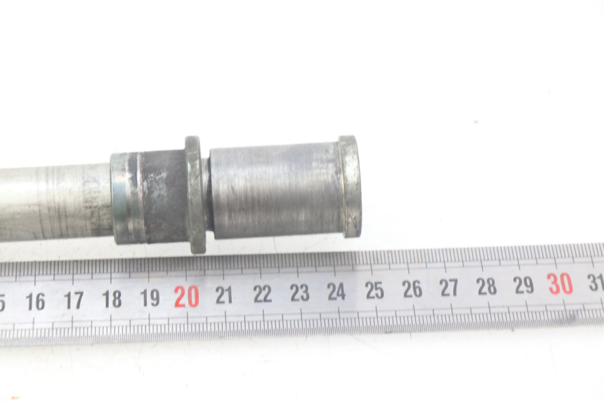 photo de FRONT WHEEL AXLE KAWASAKI Z S 750 (2003 - 2006) - Component detail