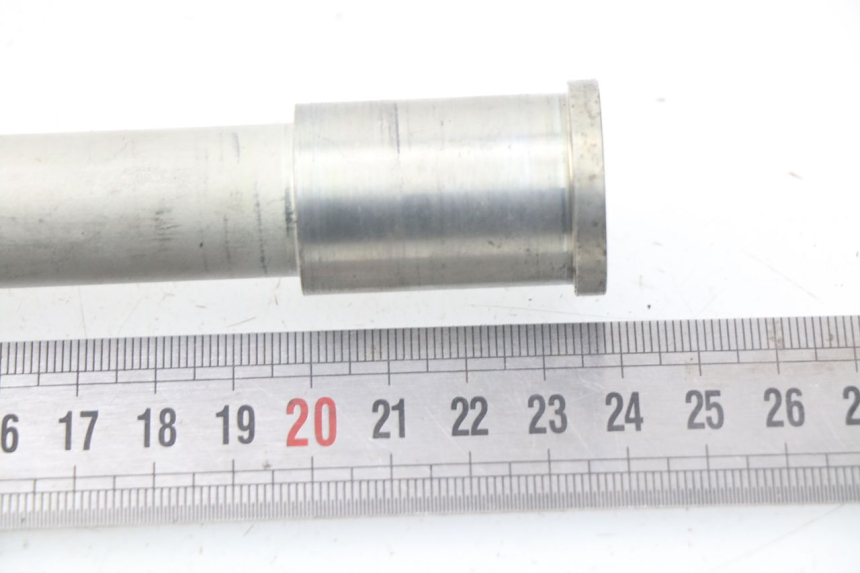 photo de FRONT WHEEL AXLE KAWASAKI Z Z900 900 (2017 - 2019) - Component detail