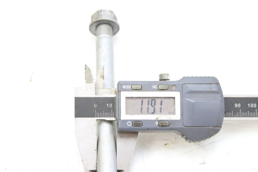 photo de FRONT WHEEL AXLE PIAGGIO ZIP 4T 50 (2018 - 2020) - Technical close-up