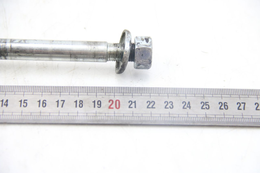 photo de FRONT WHEEL AXLE PIAGGIO ZIP 4T 50 (2018 - 2020) - Technical close-up
