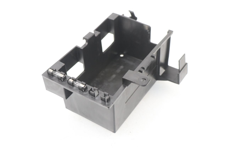 photo de BATTERY BOX KYMCO AGILITY CITY 16P 125 (2015 - 2021) - Alternative perspective