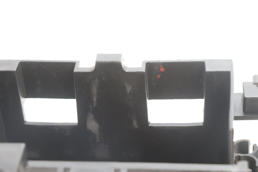 photo de BATTERY BOX KYMCO AGILITY CITY 16P 125 (2015 - 2024) - Alternative perspective