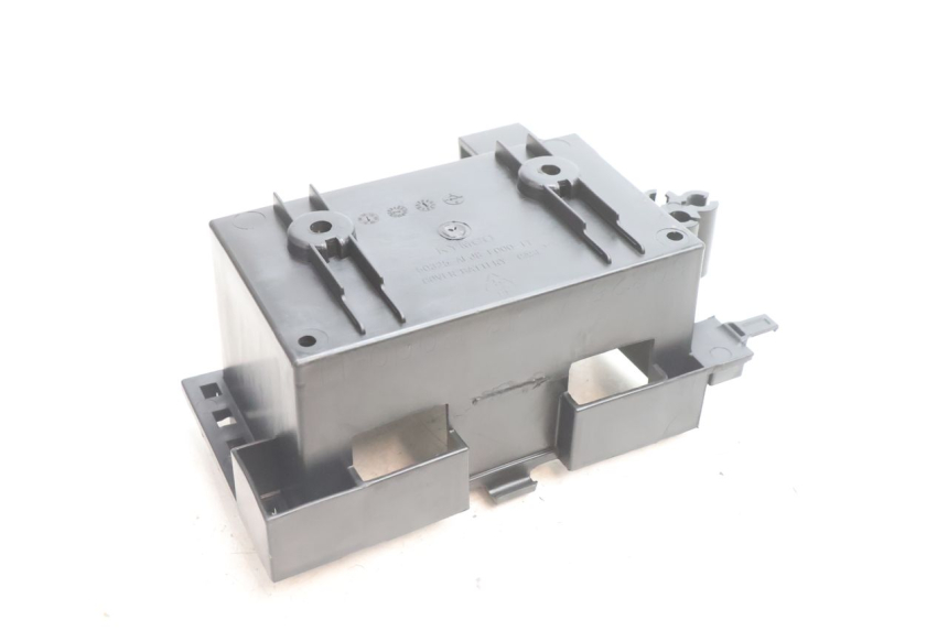 photo de BATTERY BOX KYMCO AGILITY CITY 16P 125 (2015 - 2024) - Technical close-up