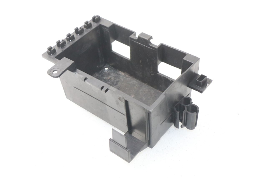 photo de BATTERY BOX KYMCO AGILITY CITY 2T 50 (2008 - 2016) - Alternative perspective